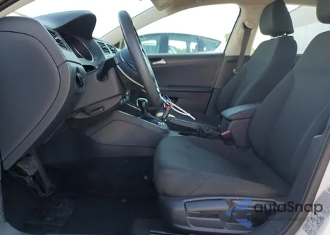 2015 Volkswagen Jetta Base z USA, uszkodzony, nr VIN 3VW2K7AJ1FM257044